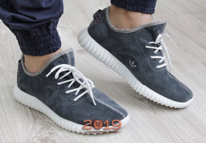 Модні замшеві кросівки для чоловіків на 2019 рік