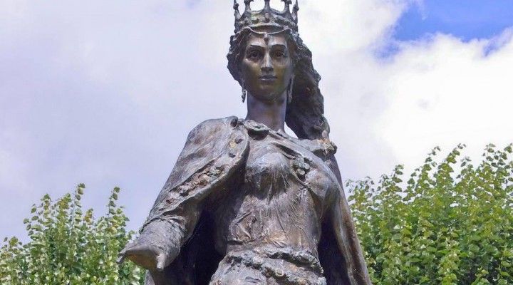 статуя Анни Київської