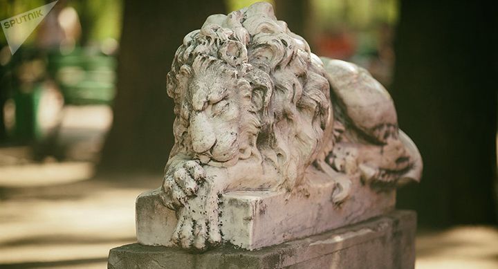 Статуя лева в парку Штефана чел Маре