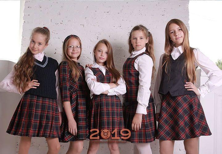 Бордова клітина - тренд шкільної моди 2019 року