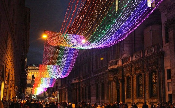 новорічні декорації на вулицях Рима
