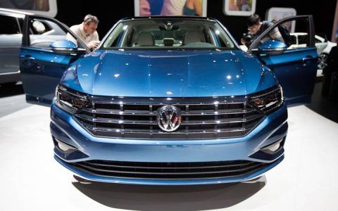 Volkswagen Jetta 2019 блакитному кольорі