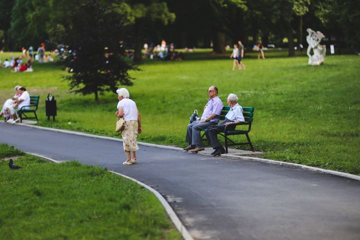 Пенсіонери в парку