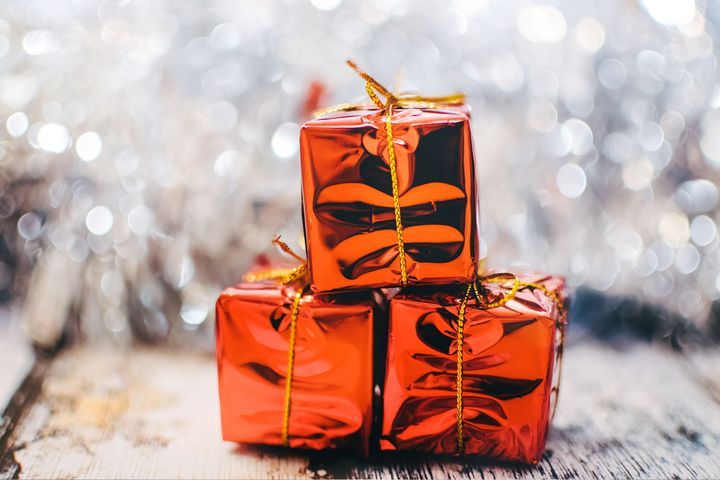 Три новорічних подарунка в упаковці
