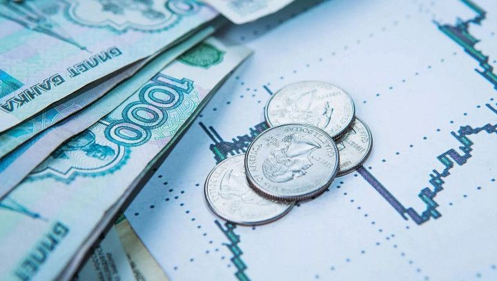 російські рублі і купюри на графіку