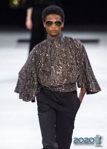 Блуза з широкими рукавами мода 2020 року