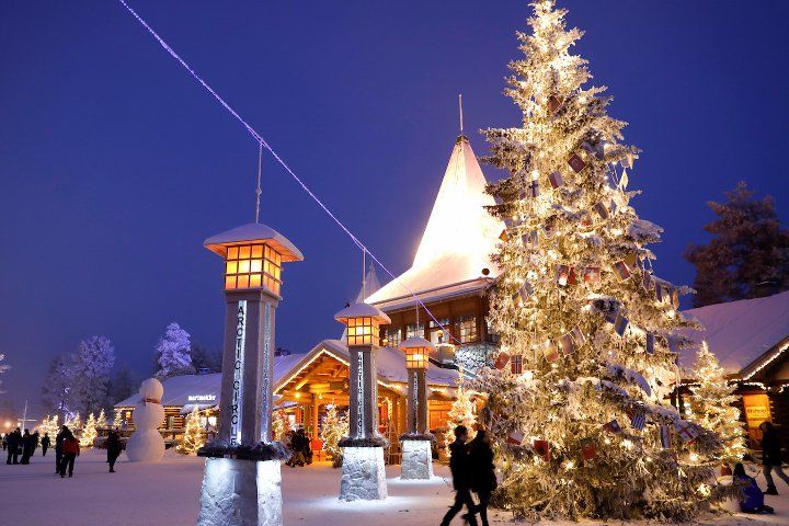 новорічну прикрасу вулиць в Фінляндії