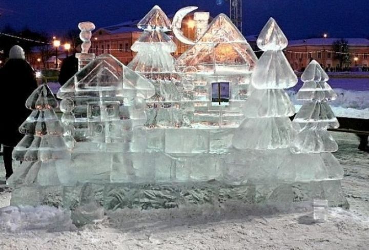 Льодові скульптури на Сусанинская площі
