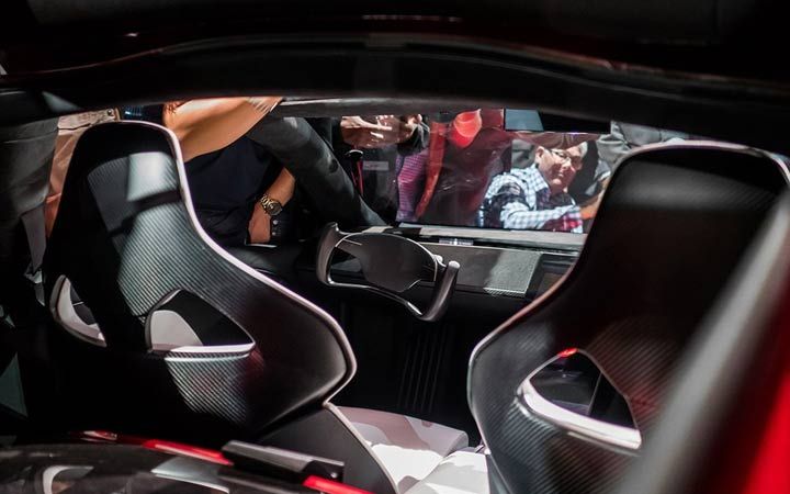 Інтер'єр Tesla Roadster 2020 року