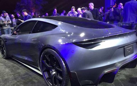 Новий Tesla Roadster 2020 року в кольорі сірий металік