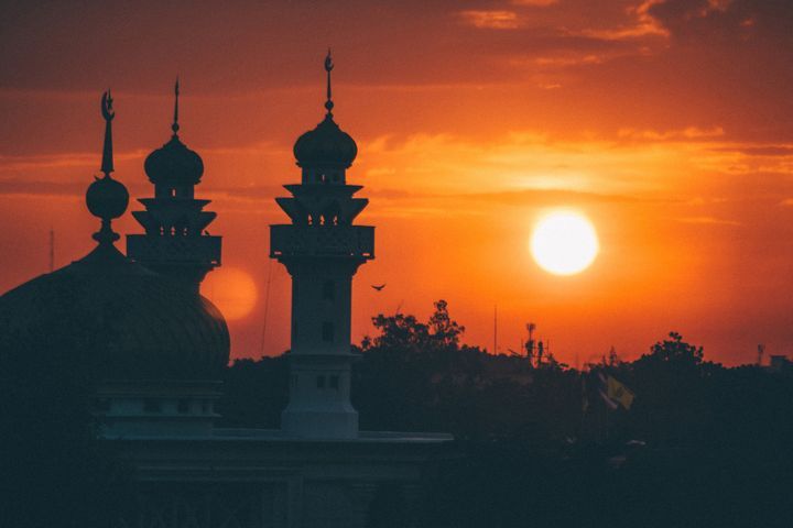 Захід сонця і мечеть
