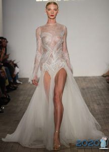 Відкриває ноги весільну сукню мода 2020 року