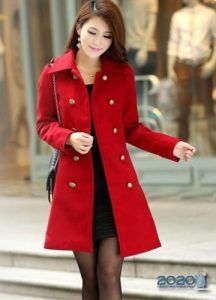 Модне жіноче пальто в червоних відтінках 2019-2020