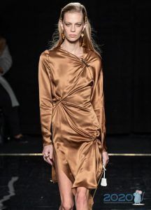 Коричневе коктейльне плаття осінь-зима 2019-2020