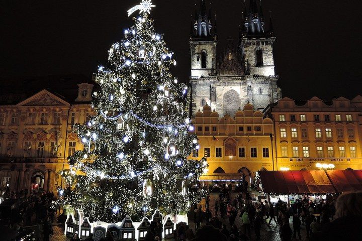 новорічну прикрасу вулиць в Празі