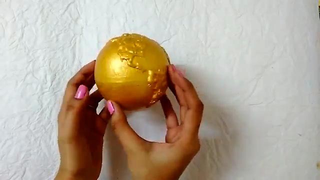 золотистий глобус