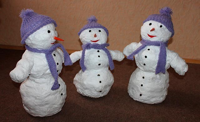 три сніговика з вати