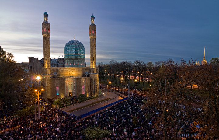 віруючі у мечеті