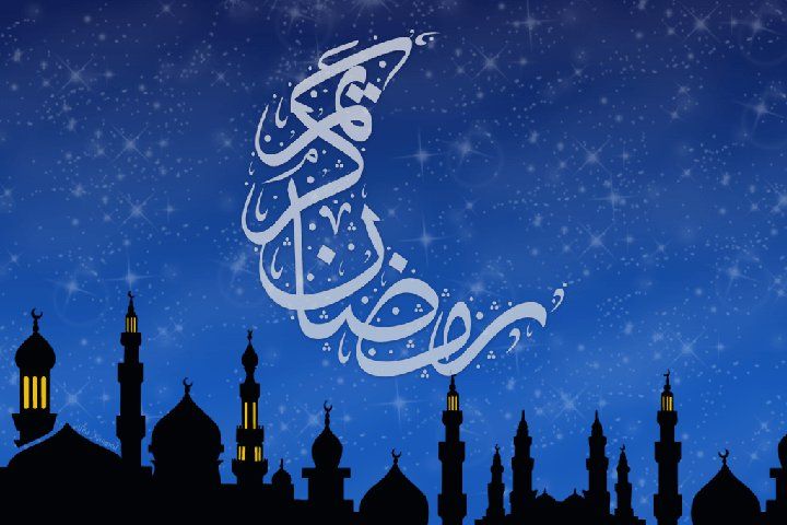 півмісяць на тлі мечеті